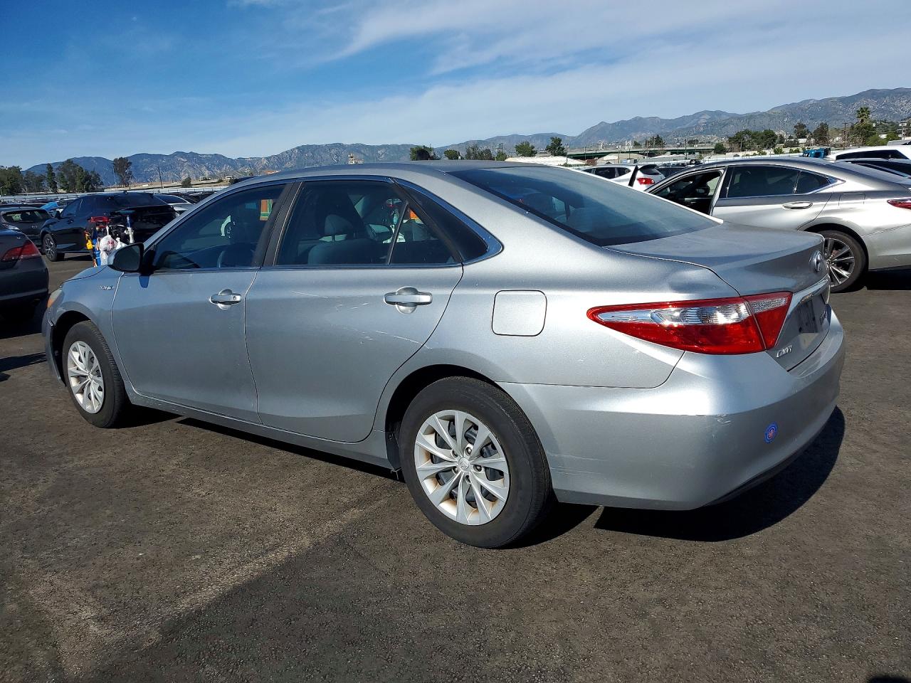 2015 TOYOTA CAMRY HYBRID photo 2