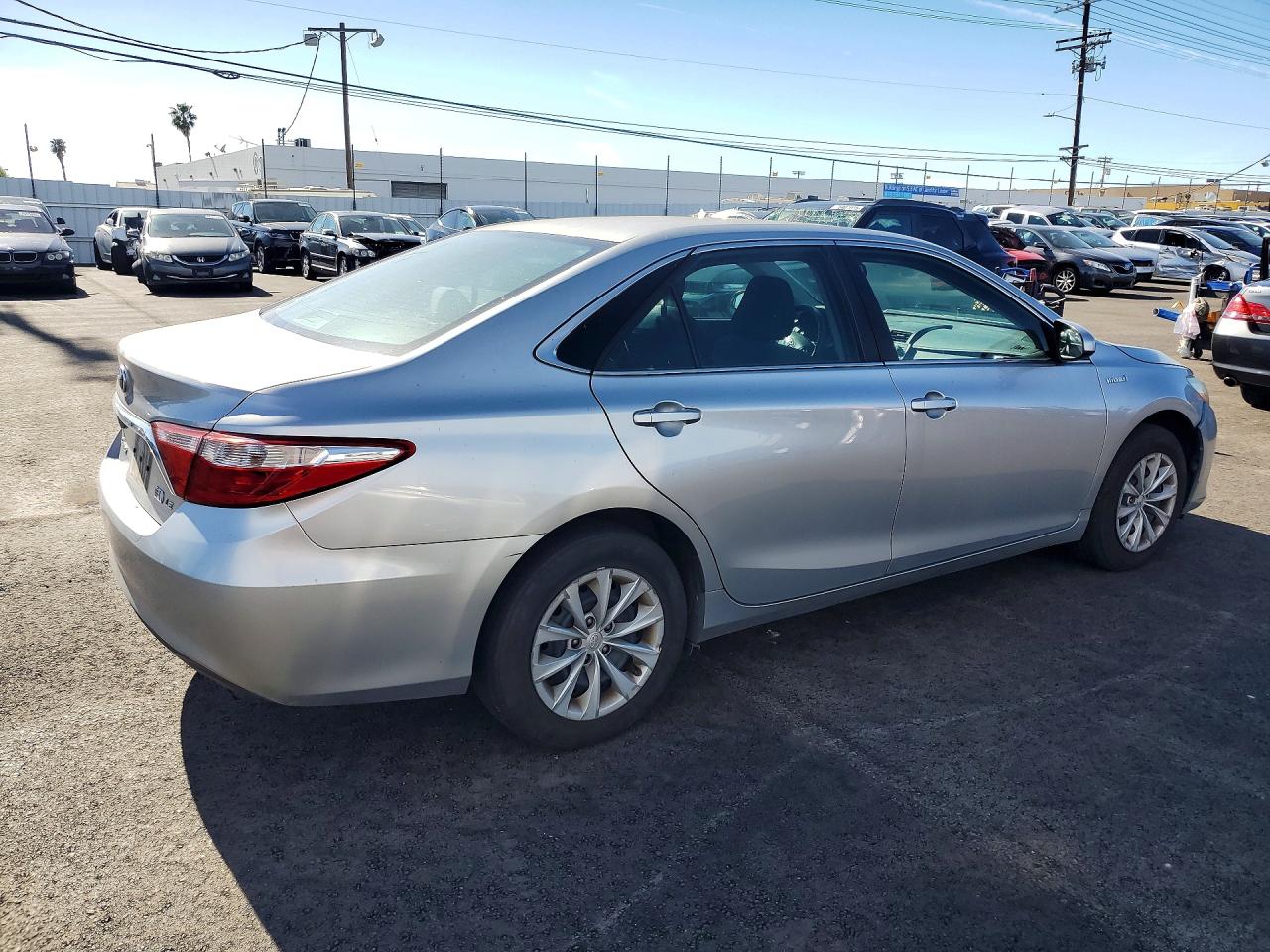 2015 TOYOTA CAMRY HYBRID photo 3
