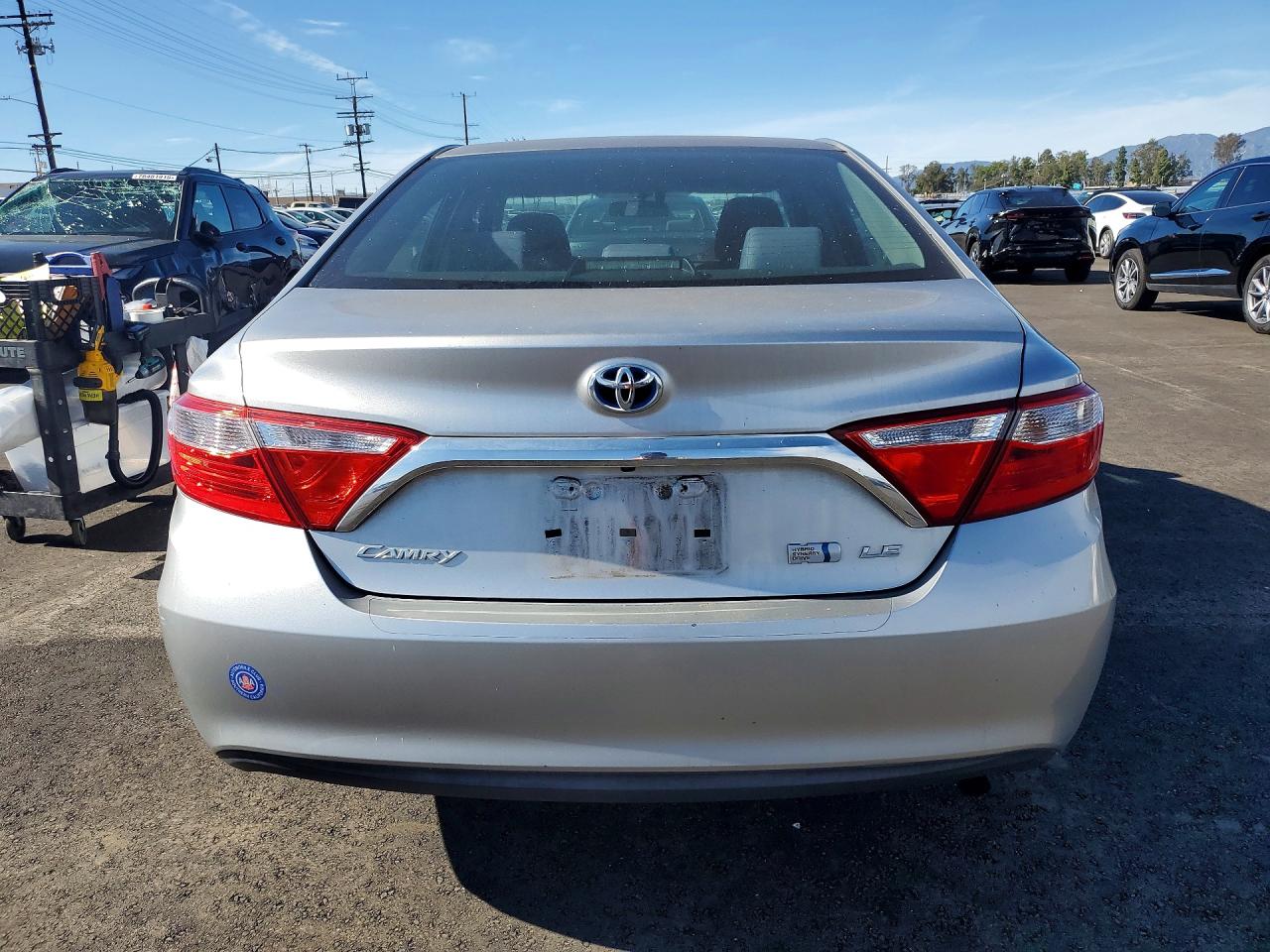 2015 TOYOTA CAMRY HYBRID photo 6