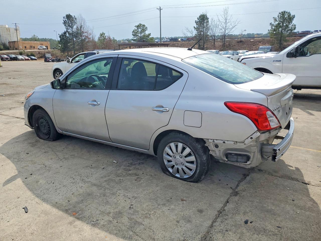 2019 NISSAN VERSA S photo 2