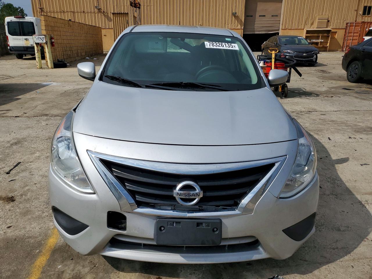 2019 NISSAN VERSA S photo 5