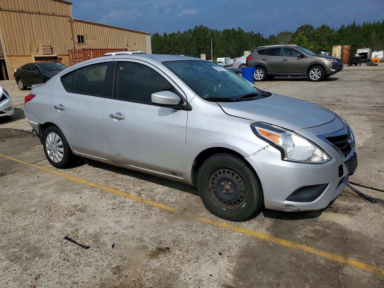 2019 NISSAN VERSA S photo 4