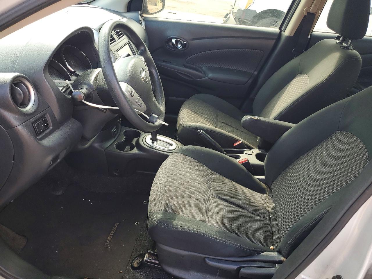 2019 NISSAN VERSA S photo 7