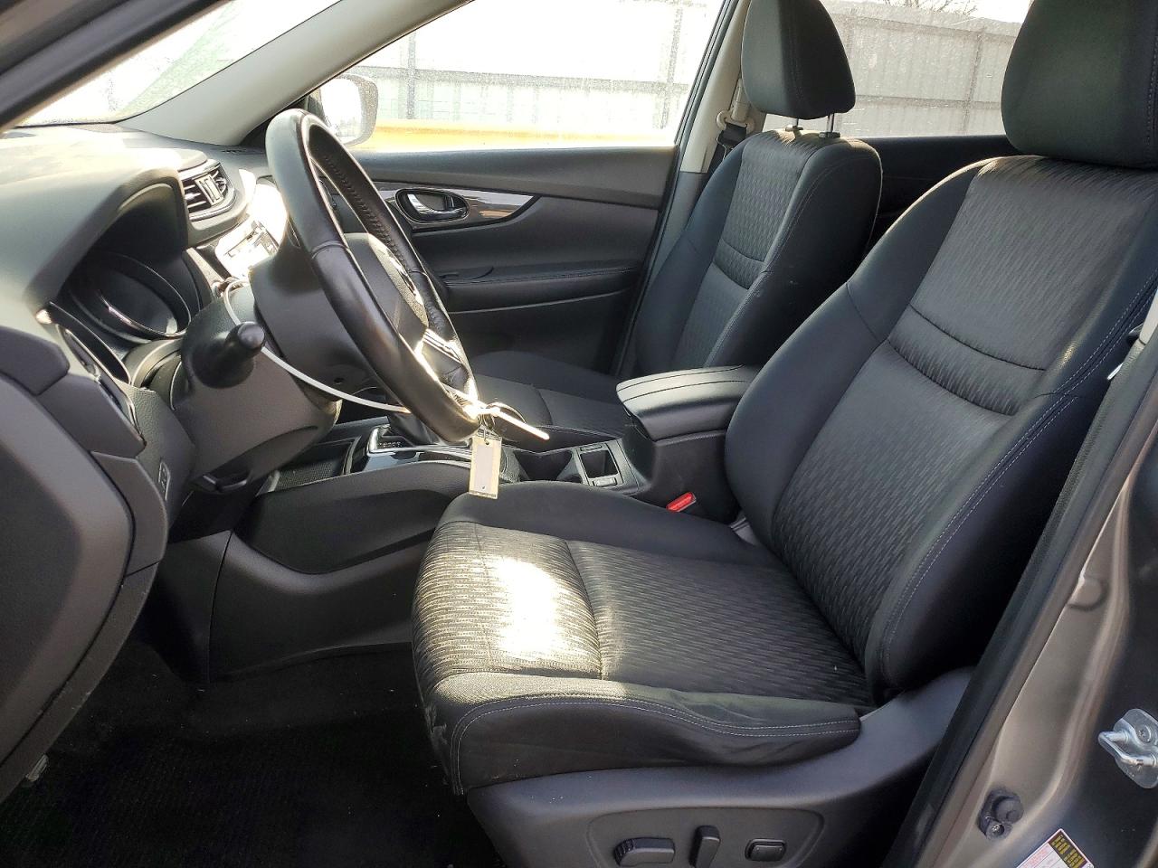 2017 NISSAN ROGUE SV photo 19