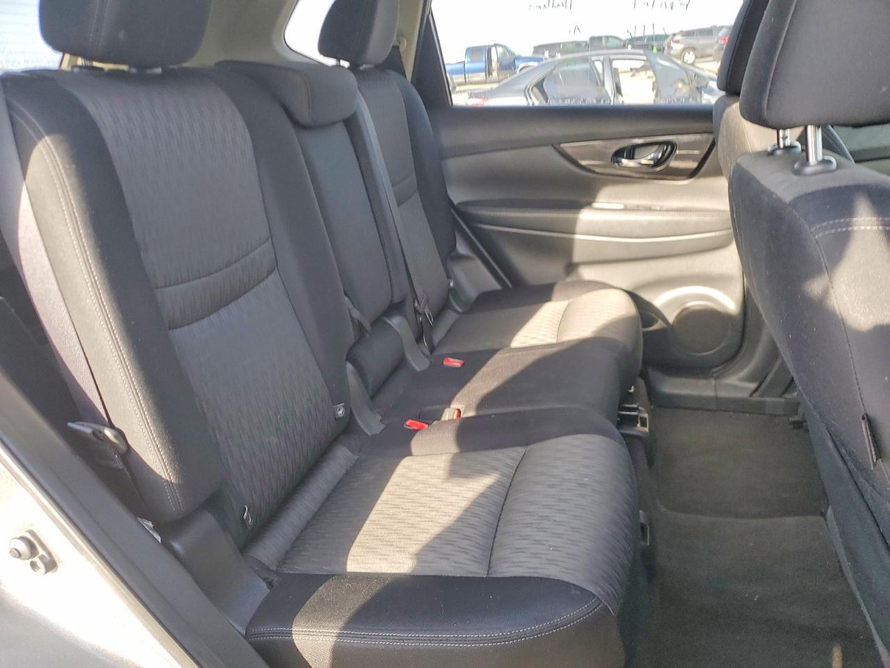 2017 NISSAN ROGUE SV photo 31