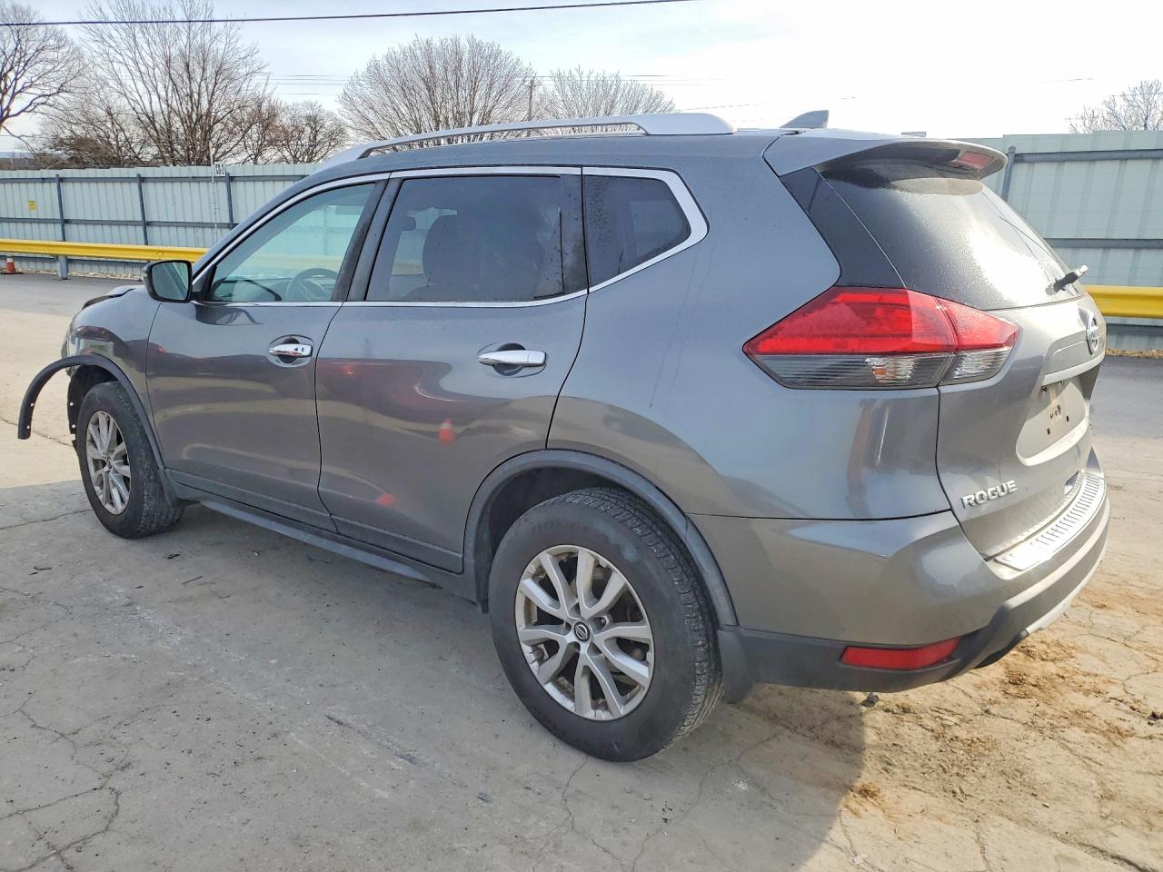 2017 NISSAN ROGUE SV photo 4