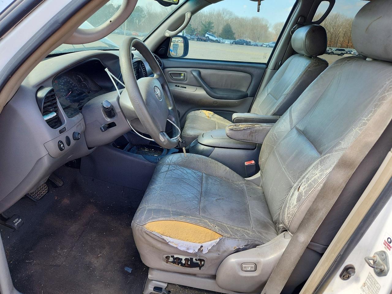2004 TOYOTA SEQUOIA photo 7
