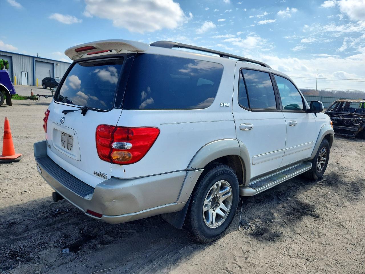 2004 TOYOTA SEQUOIA photo 3