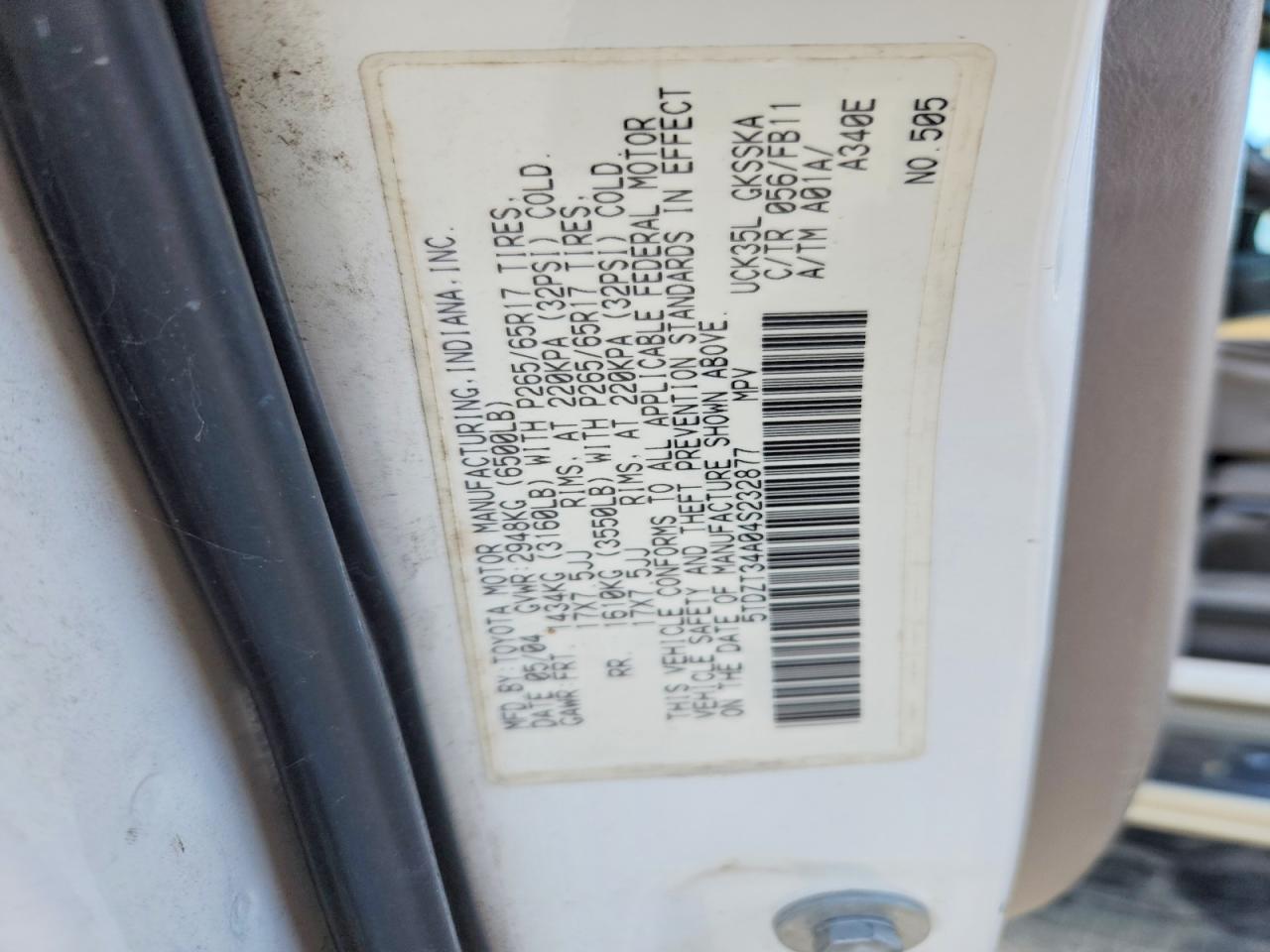 2004 TOYOTA SEQUOIA photo 12
