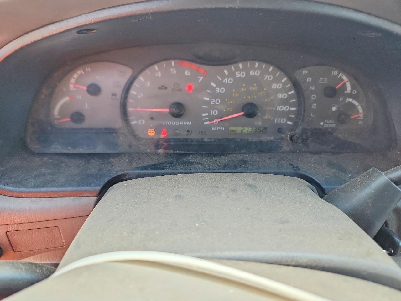 2004 TOYOTA SEQUOIA photo 9