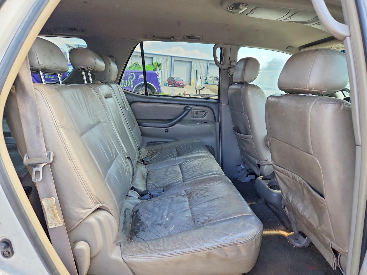 2004 TOYOTA SEQUOIA photo 10