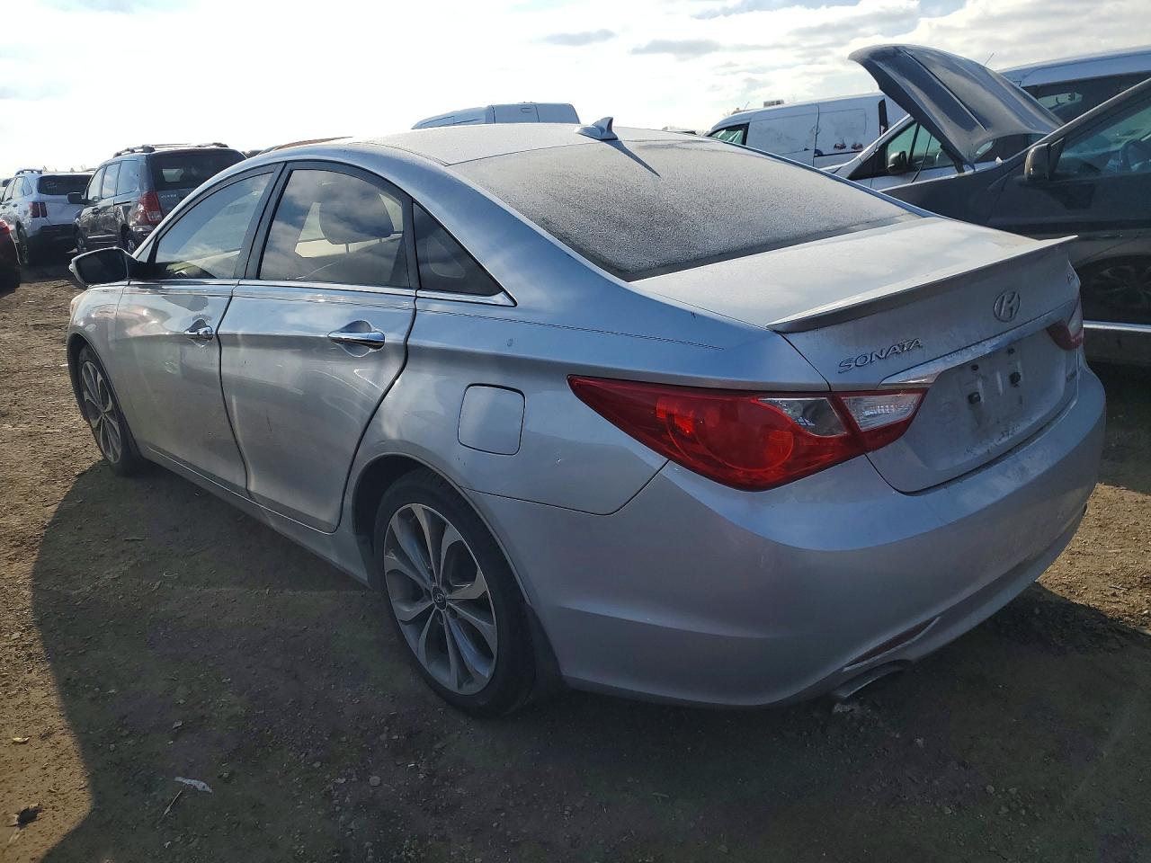 2013 HYUNDAI SONATA SE photo 2
