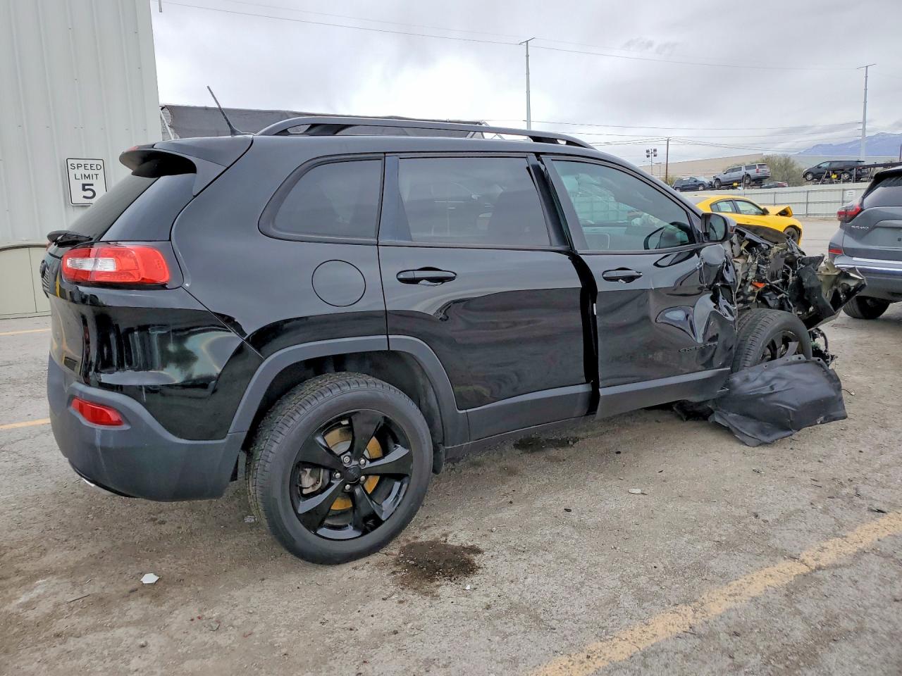 2018 JEEP CHEROKEE LATITUDE photo 3
