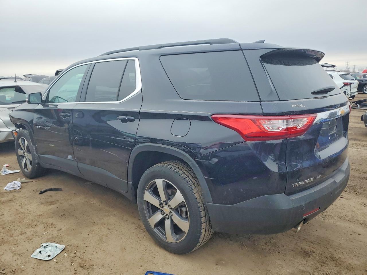 2020 CHEVROLET TRAVERSE LT photo 3
