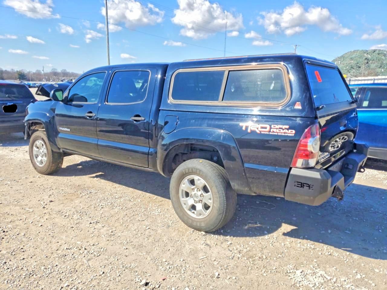 2013 TOYOTA TACOMA photo 3