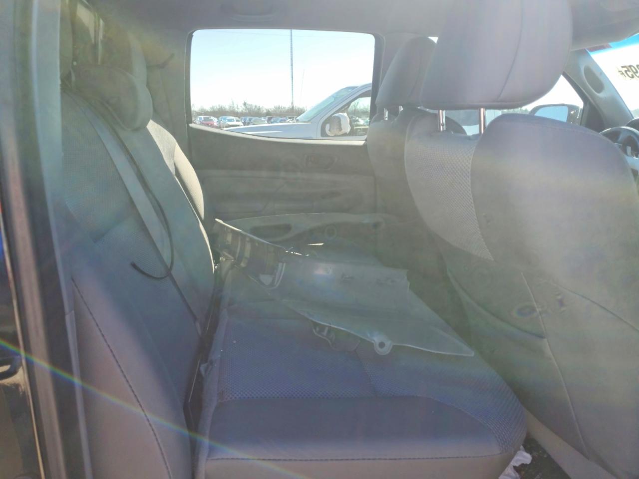 2013 TOYOTA TACOMA photo 19