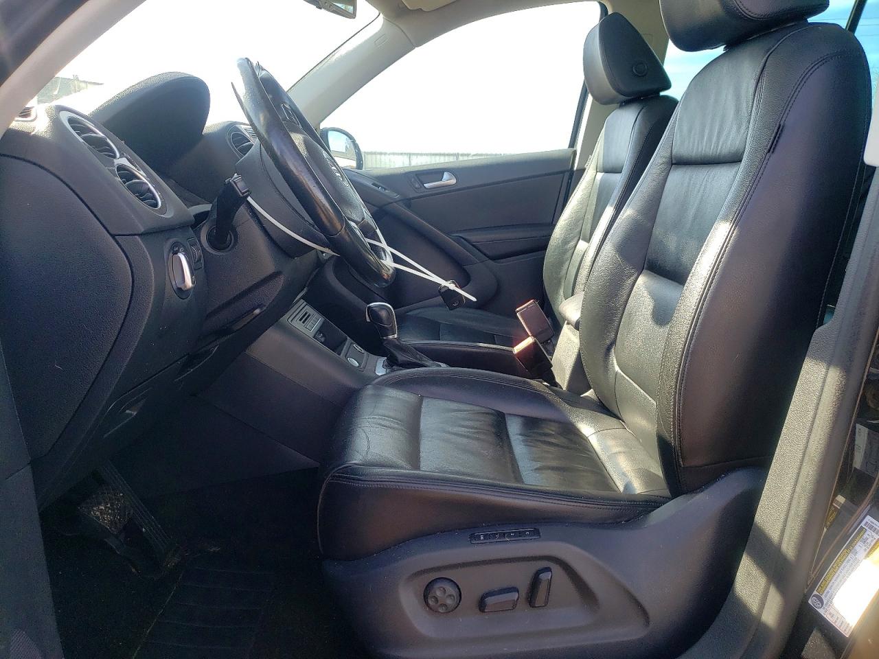 2017 VOLKSWAGEN TIGUAN SPORT photo 13