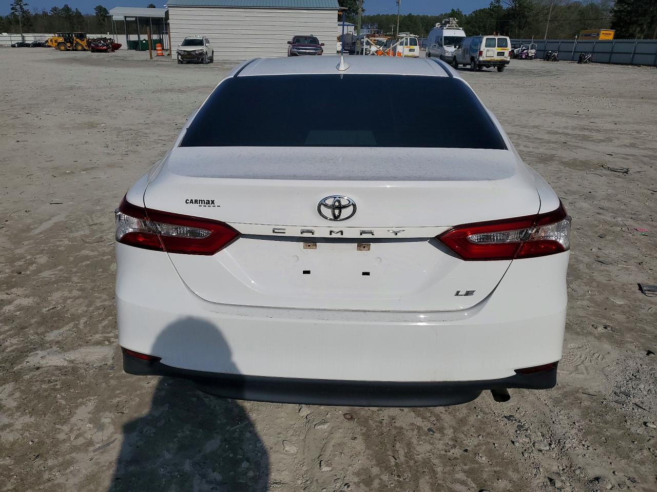 2019 TOYOTA CAMRY LE photo 11