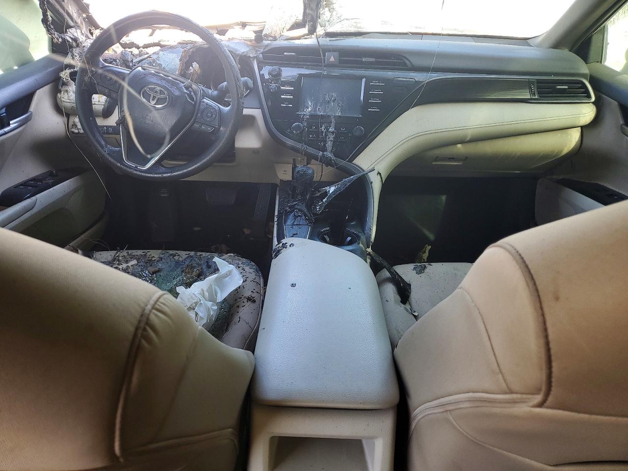 2019 TOYOTA CAMRY LE photo 15