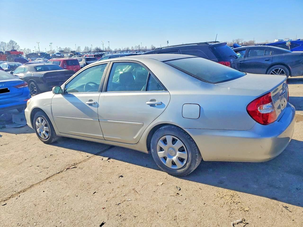 2003 TOYOTA CAMRY LE photo 2