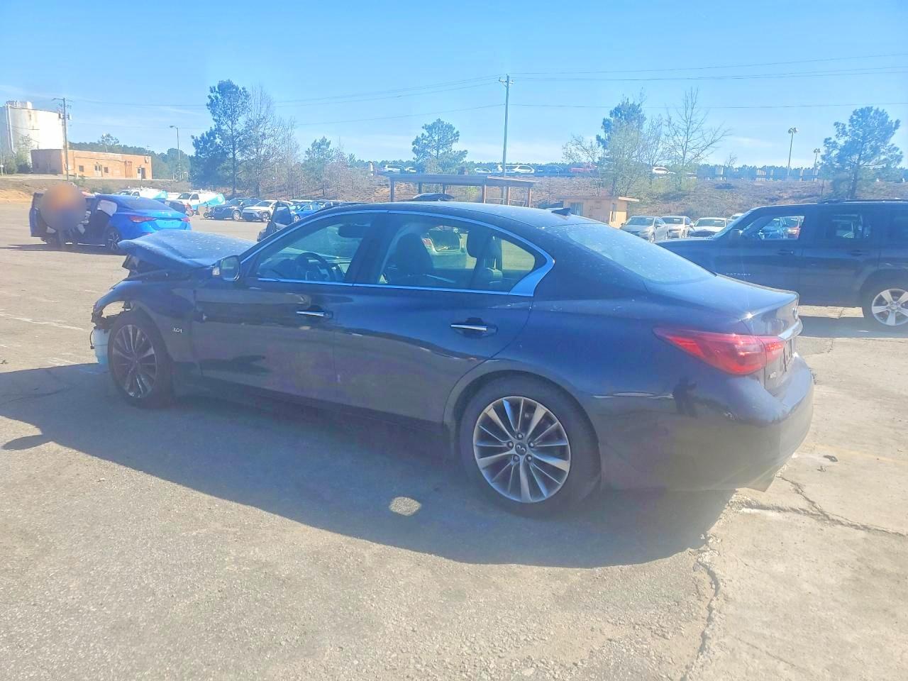 2018 INFINITI Q50 LUXE photo 3