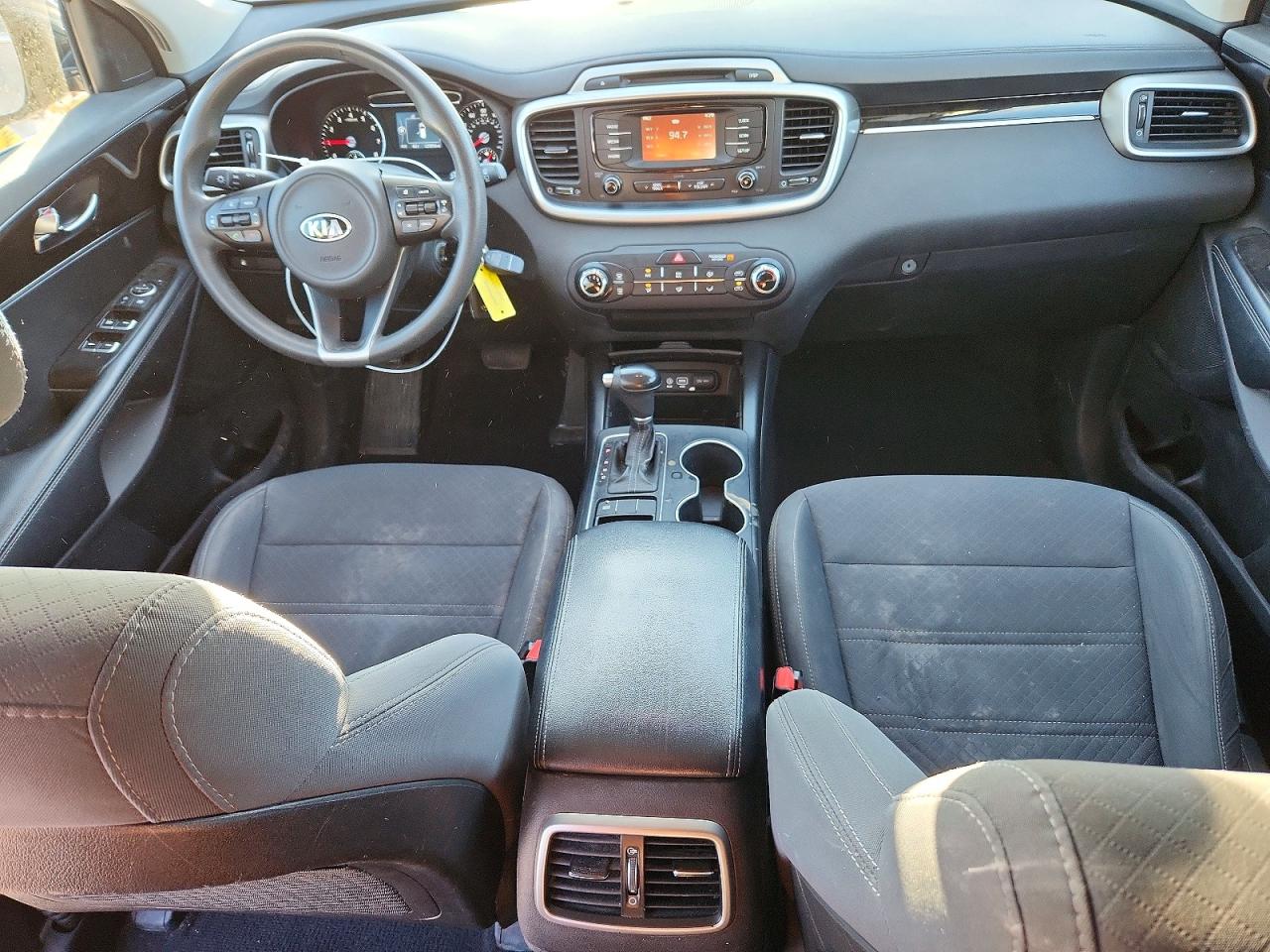 2017 KIA SORENTO LX photo 8