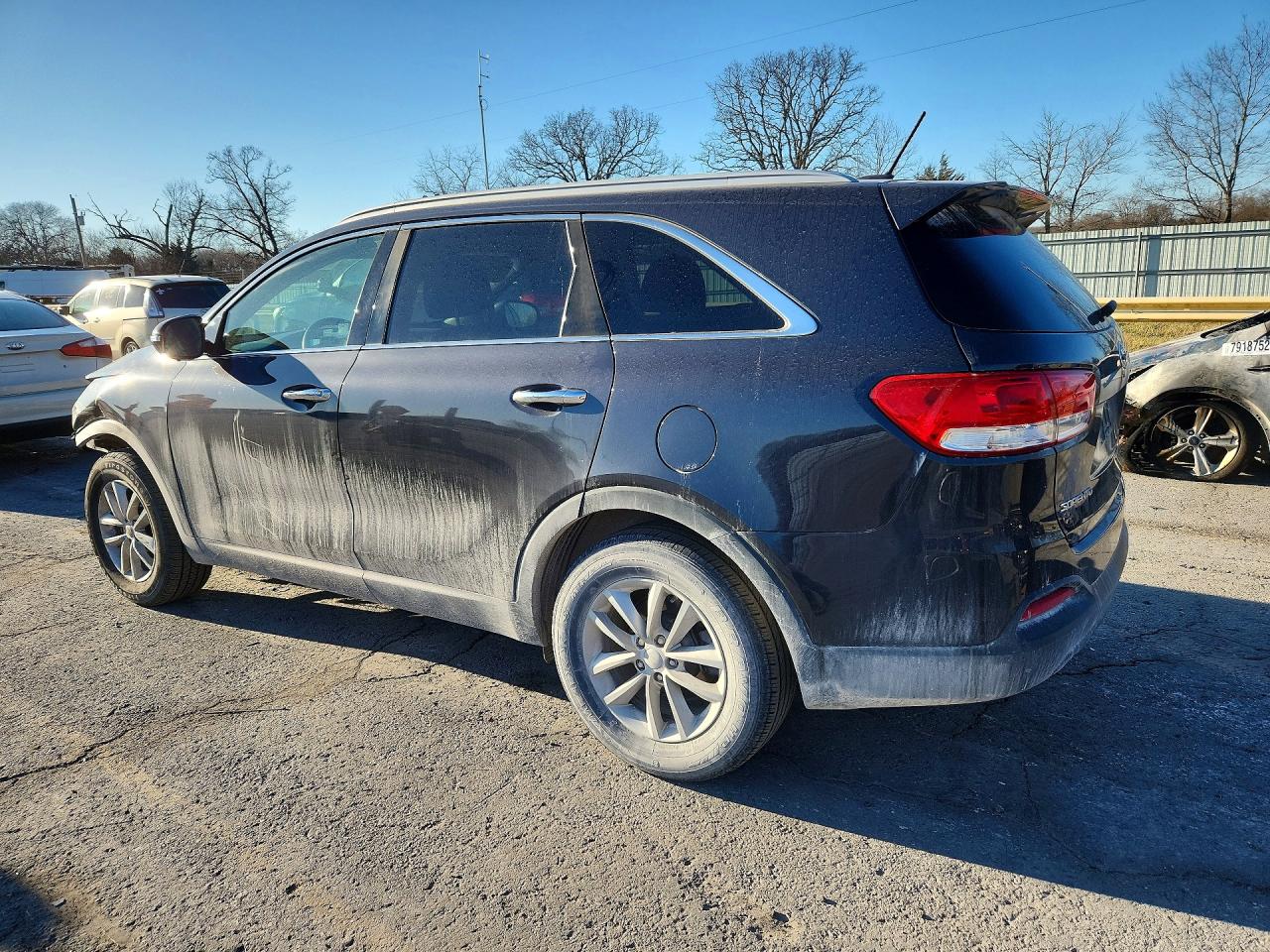 2017 KIA SORENTO LX photo 2