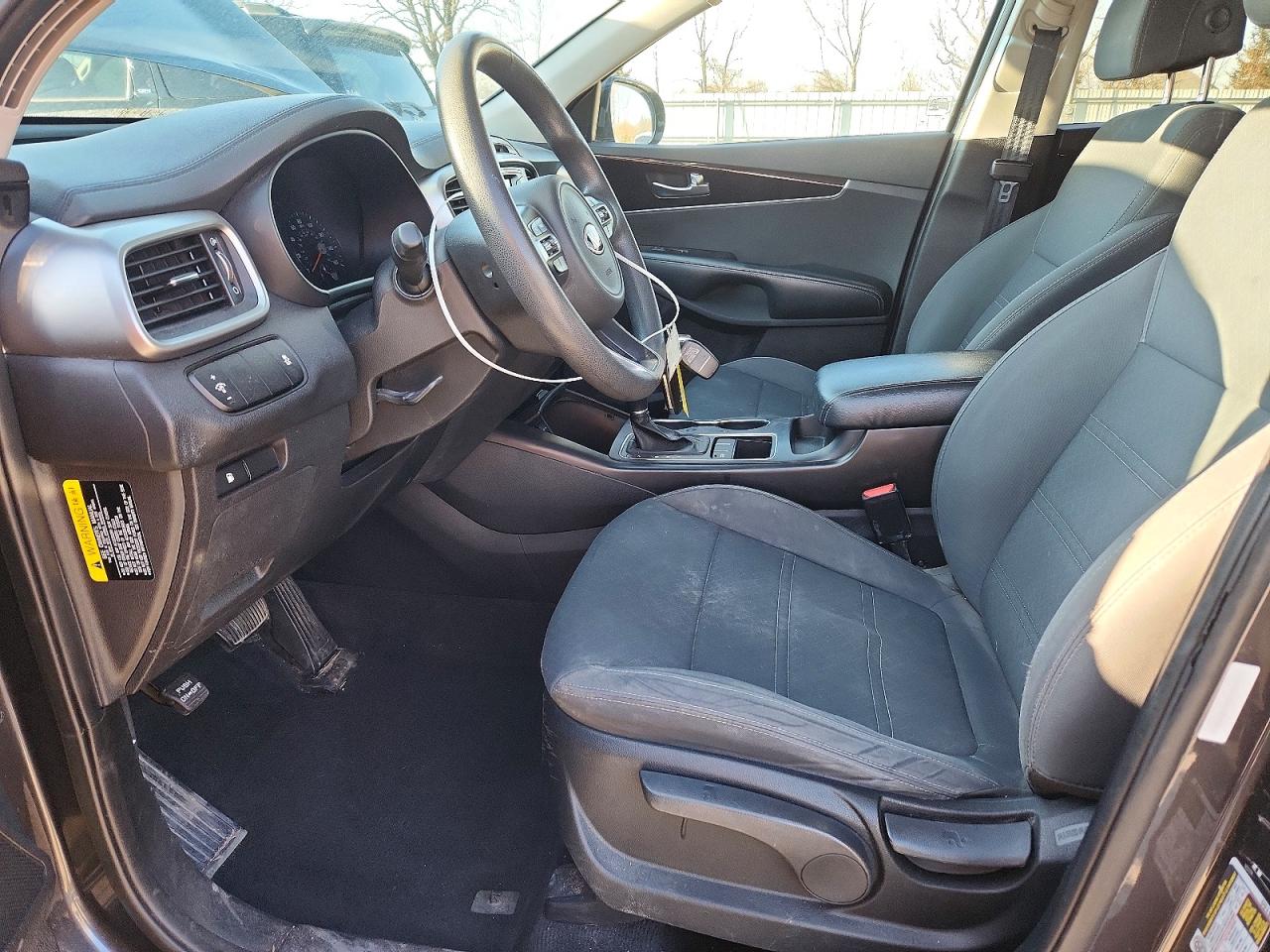 2017 KIA SORENTO LX photo 7