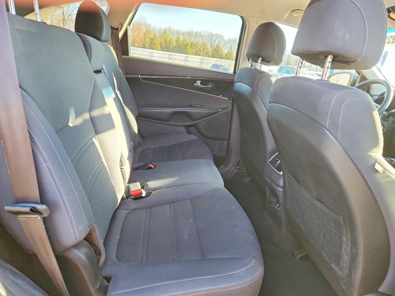 2017 KIA SORENTO LX photo 11