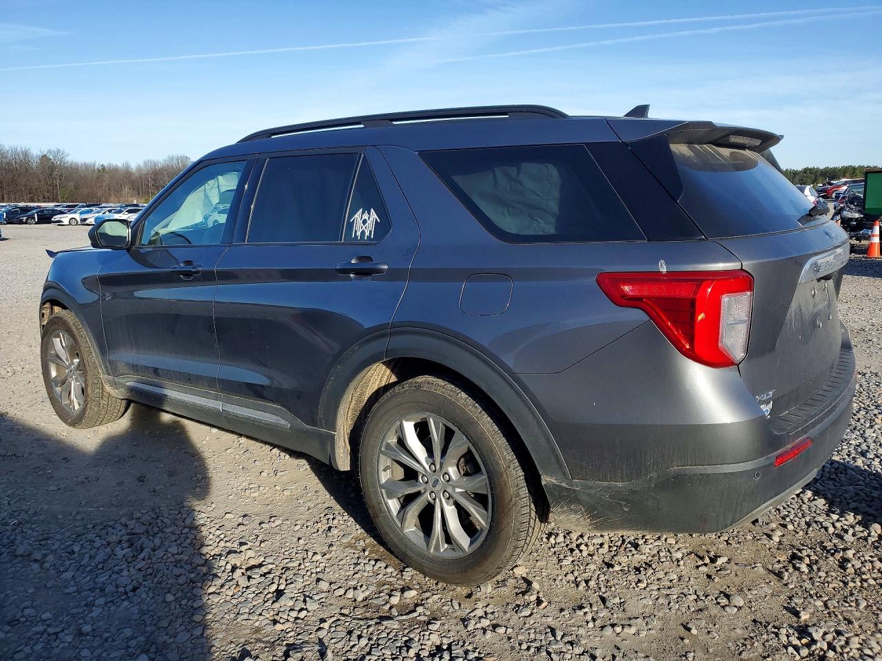2021 FORD EXPLORER XLT photo 3