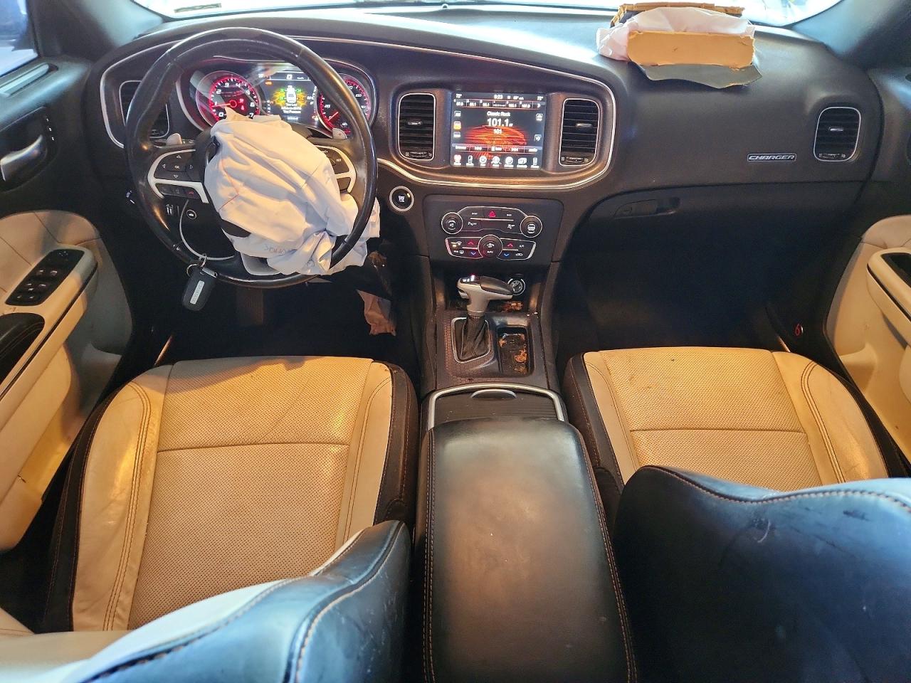 2016 DODGE CHARGER SXT photo 15