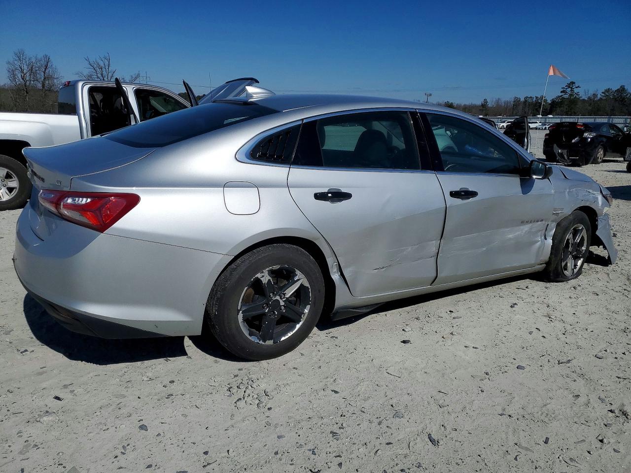 2022 CHEVROLET MALIBU LT photo 3