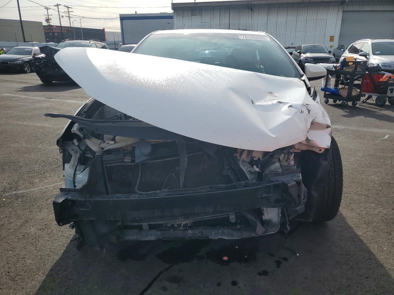 2017 TOYOTA CAMRY LE photo 5