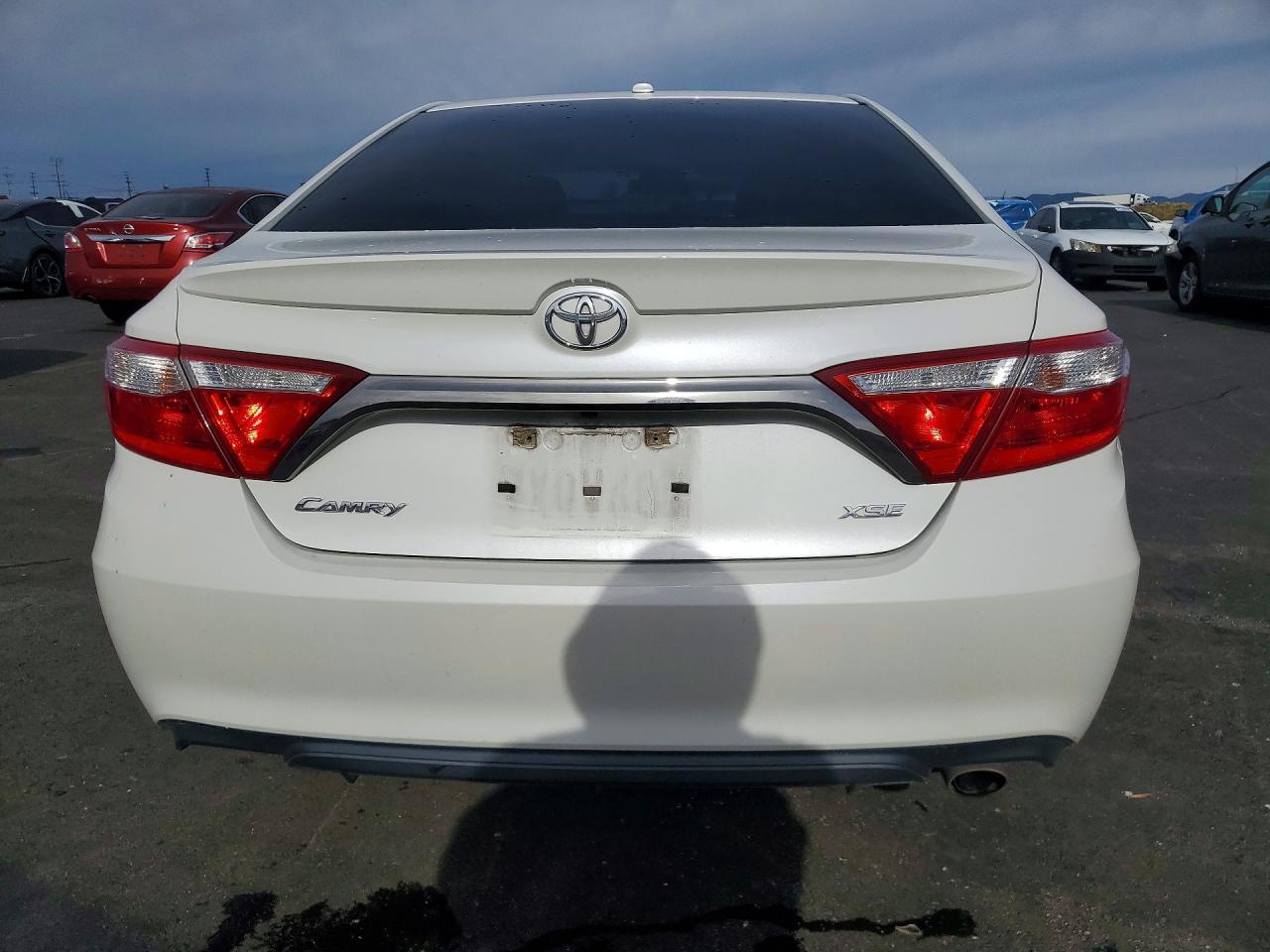2017 TOYOTA CAMRY LE photo 6