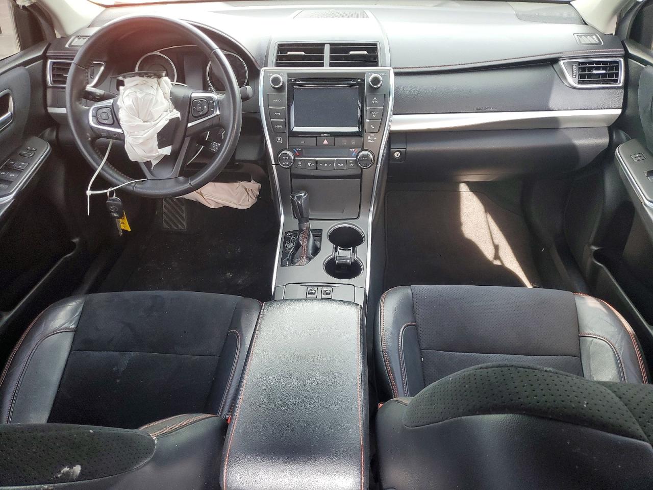 2017 TOYOTA CAMRY LE photo 8