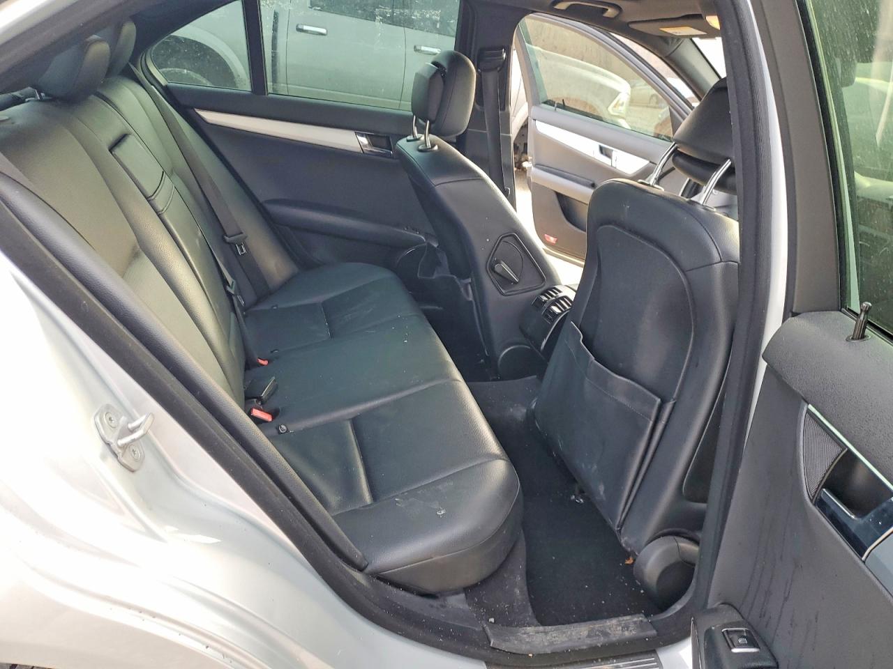 2011 MERCEDES-BENZ C 300 photo 28