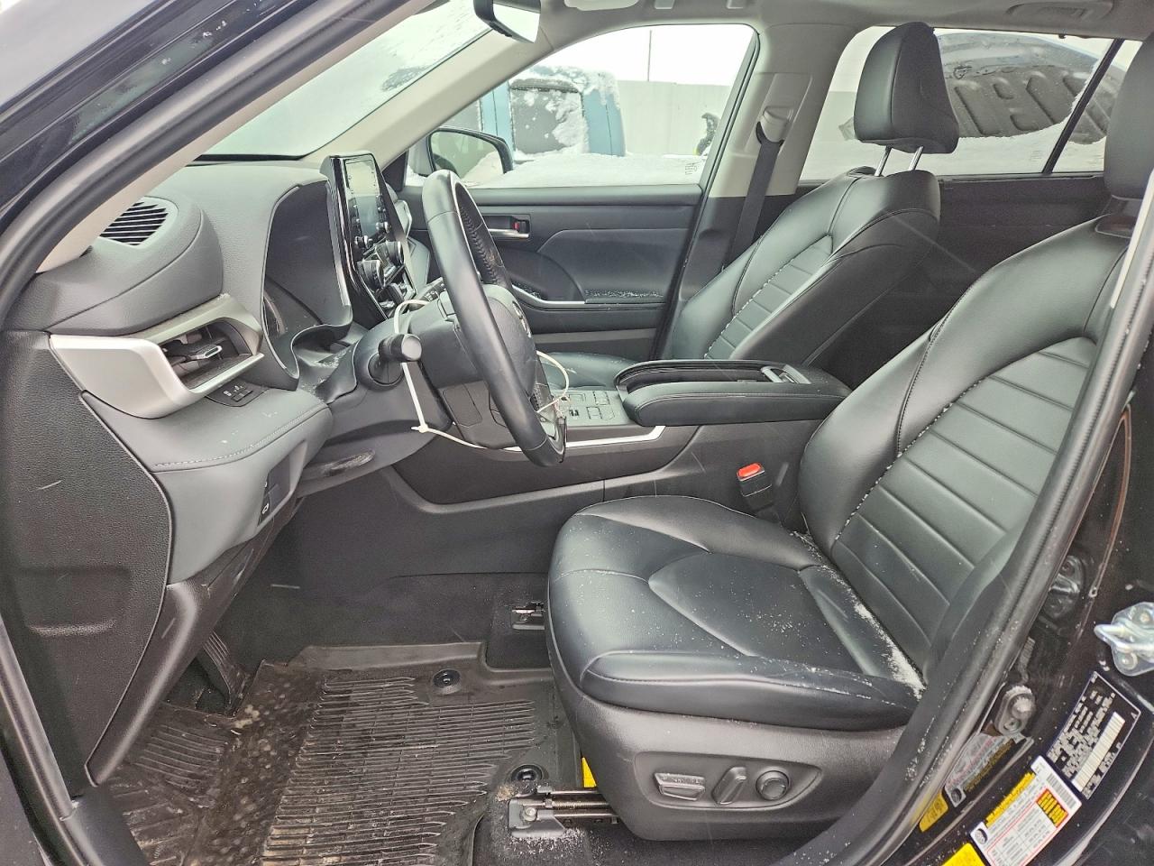 2022 TOYOTA HIGHLANDER XLE photo 7