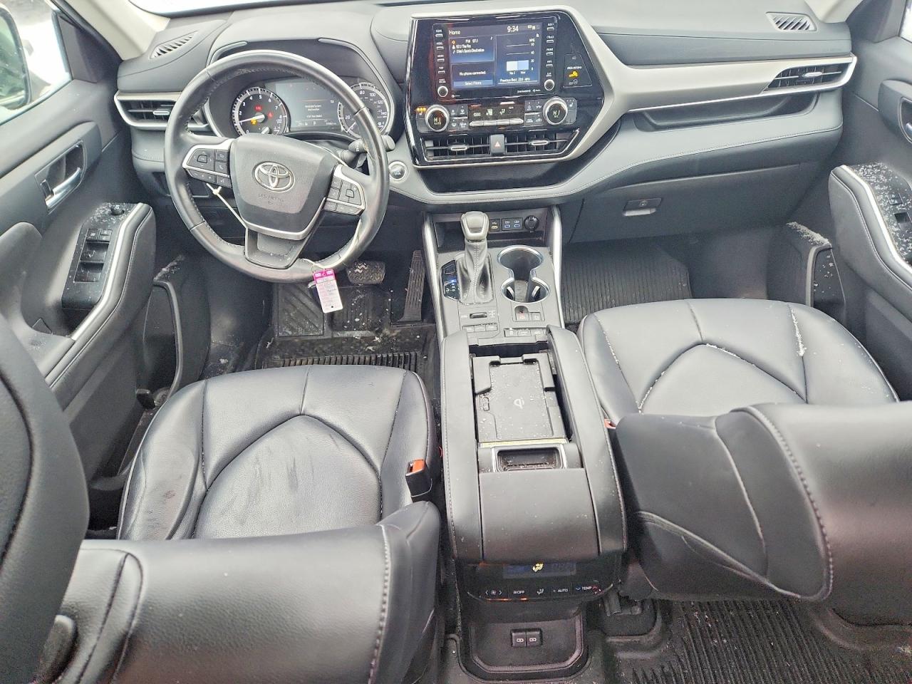 2022 TOYOTA HIGHLANDER XLE photo 8