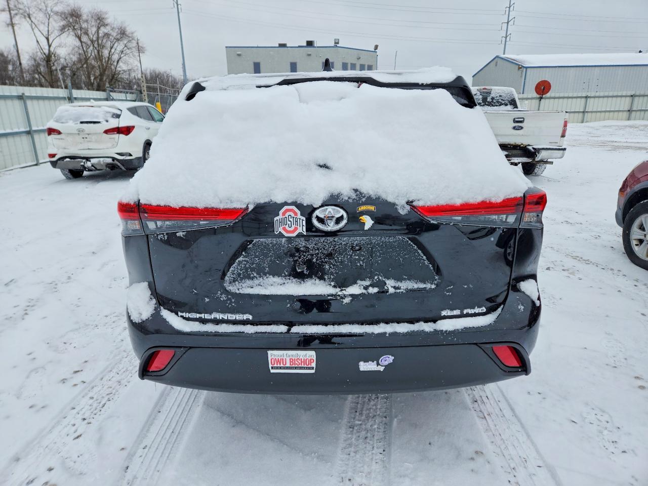 2022 TOYOTA HIGHLANDER XLE photo 6