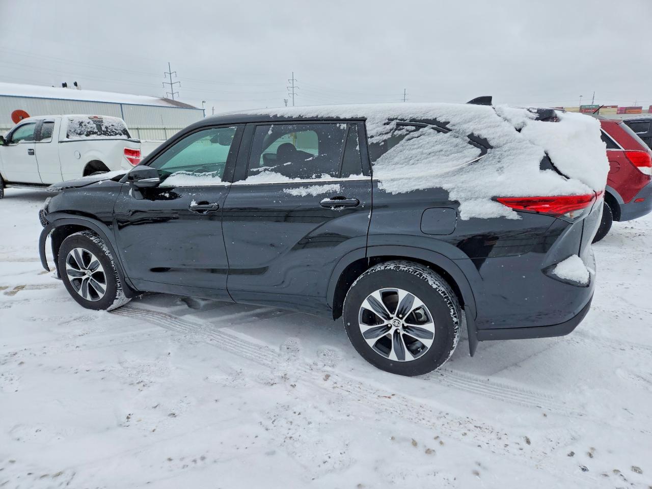 2022 TOYOTA HIGHLANDER XLE photo 2