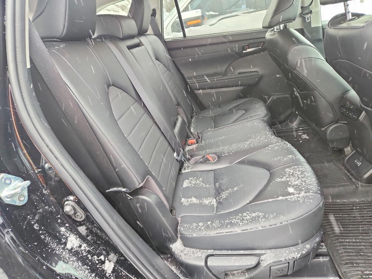 2022 TOYOTA HIGHLANDER XLE photo 11