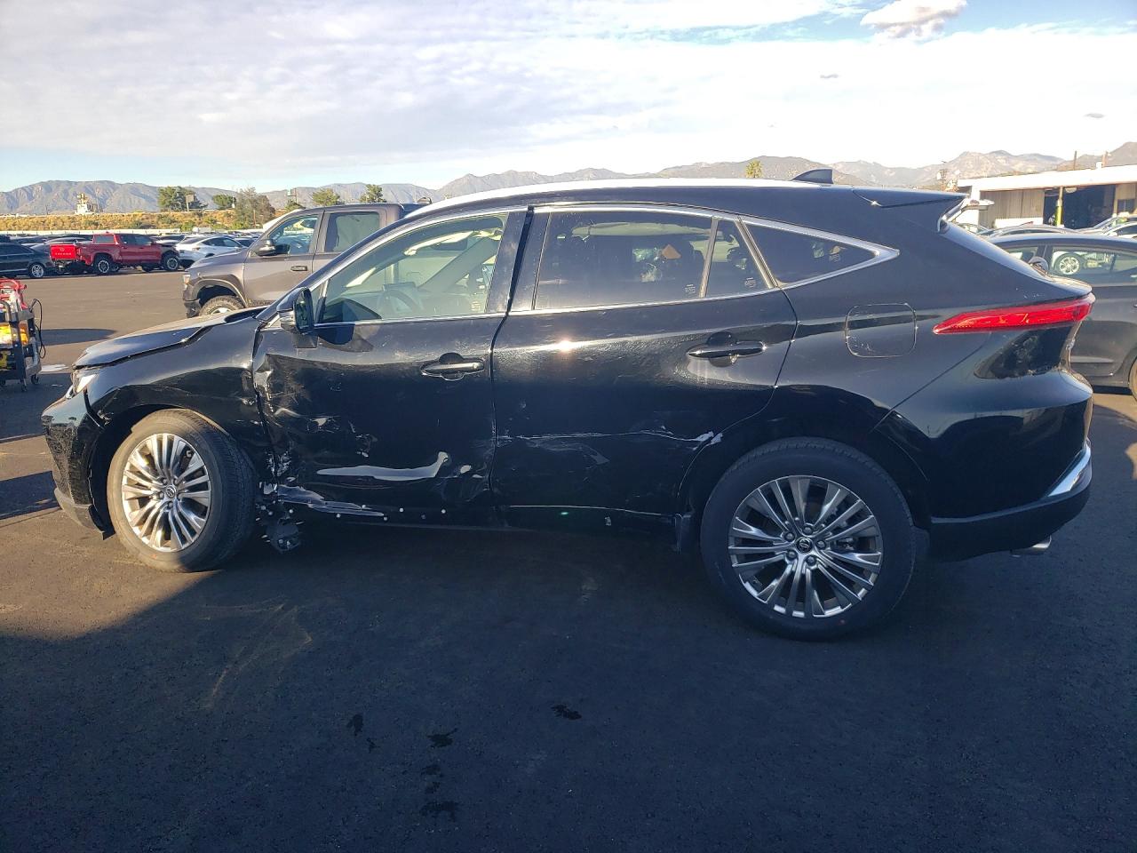 2022 TOYOTA VENZA LE photo 3