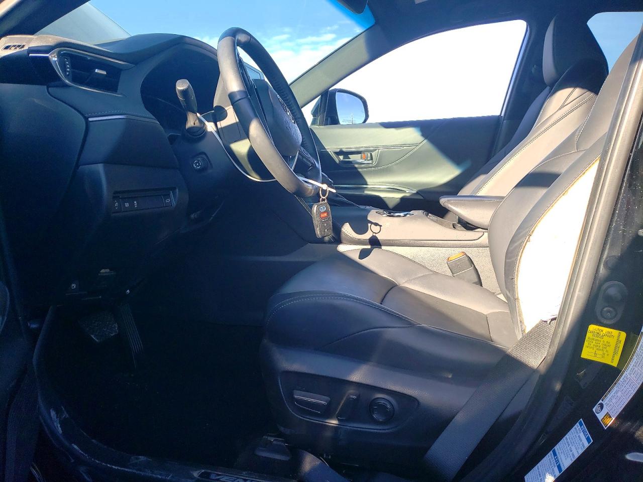 2022 TOYOTA VENZA LE photo 13