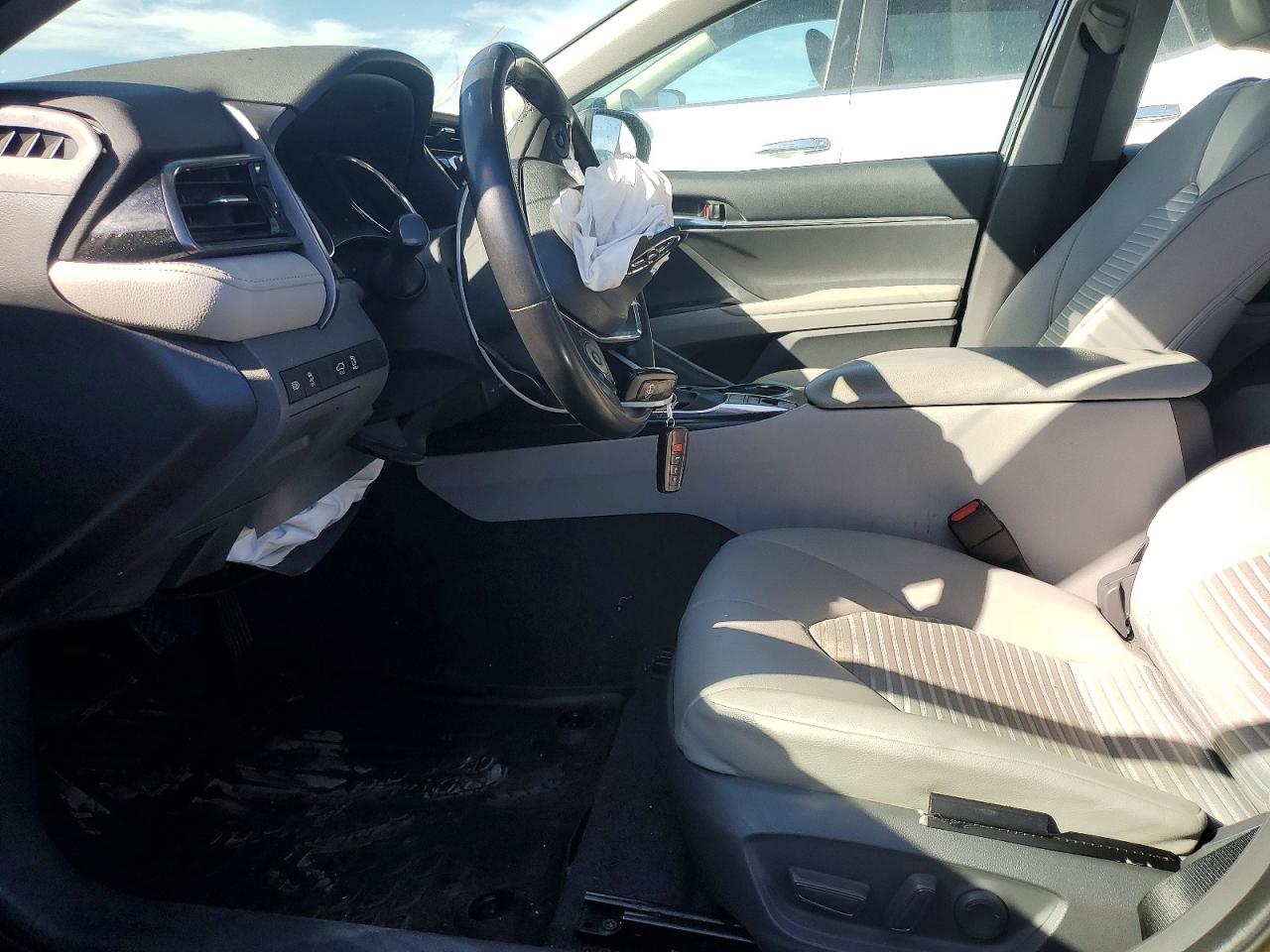 2020 TOYOTA CAMRY SE photo 7