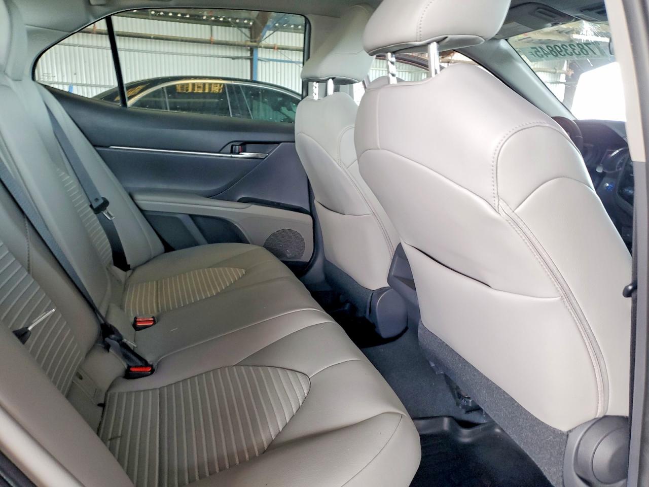 2020 TOYOTA CAMRY SE photo 10
