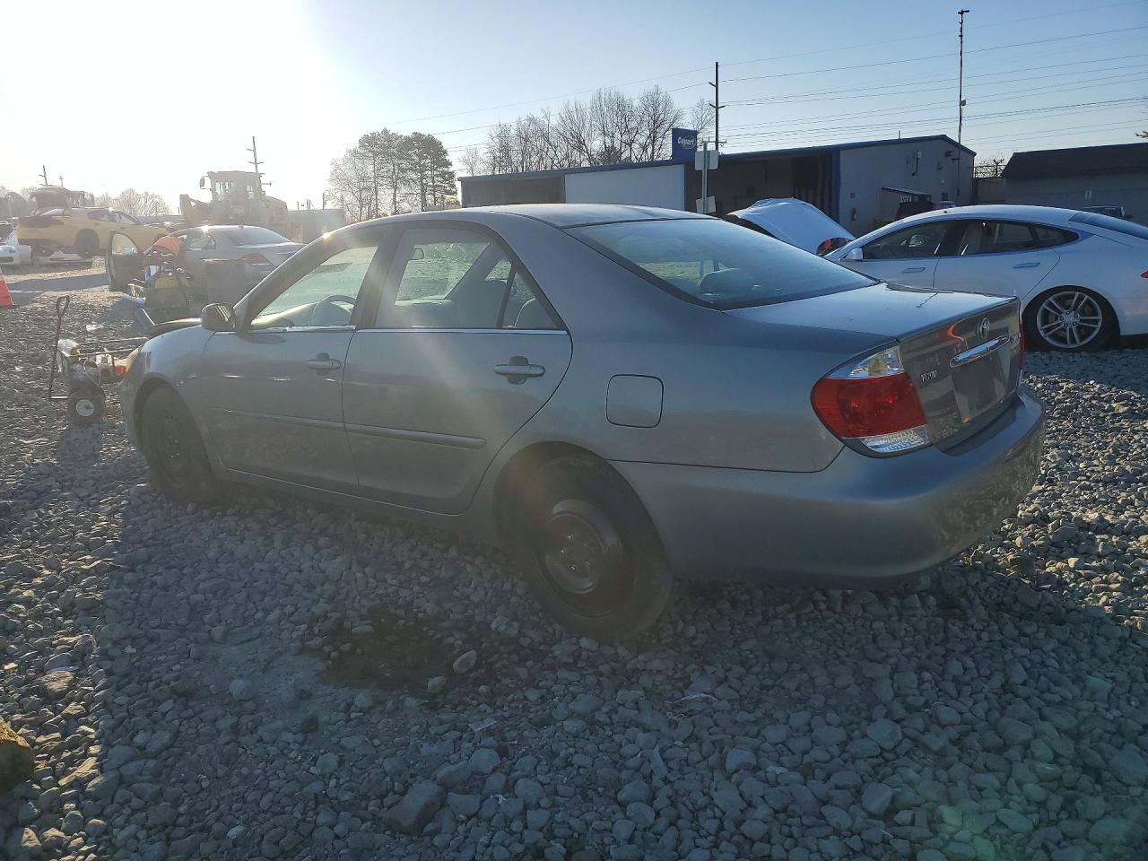 2005 TOYOTA CAMRY LE photo 2