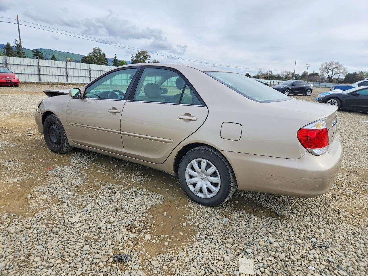 2006 TOYOTA CAMRY LE photo 2