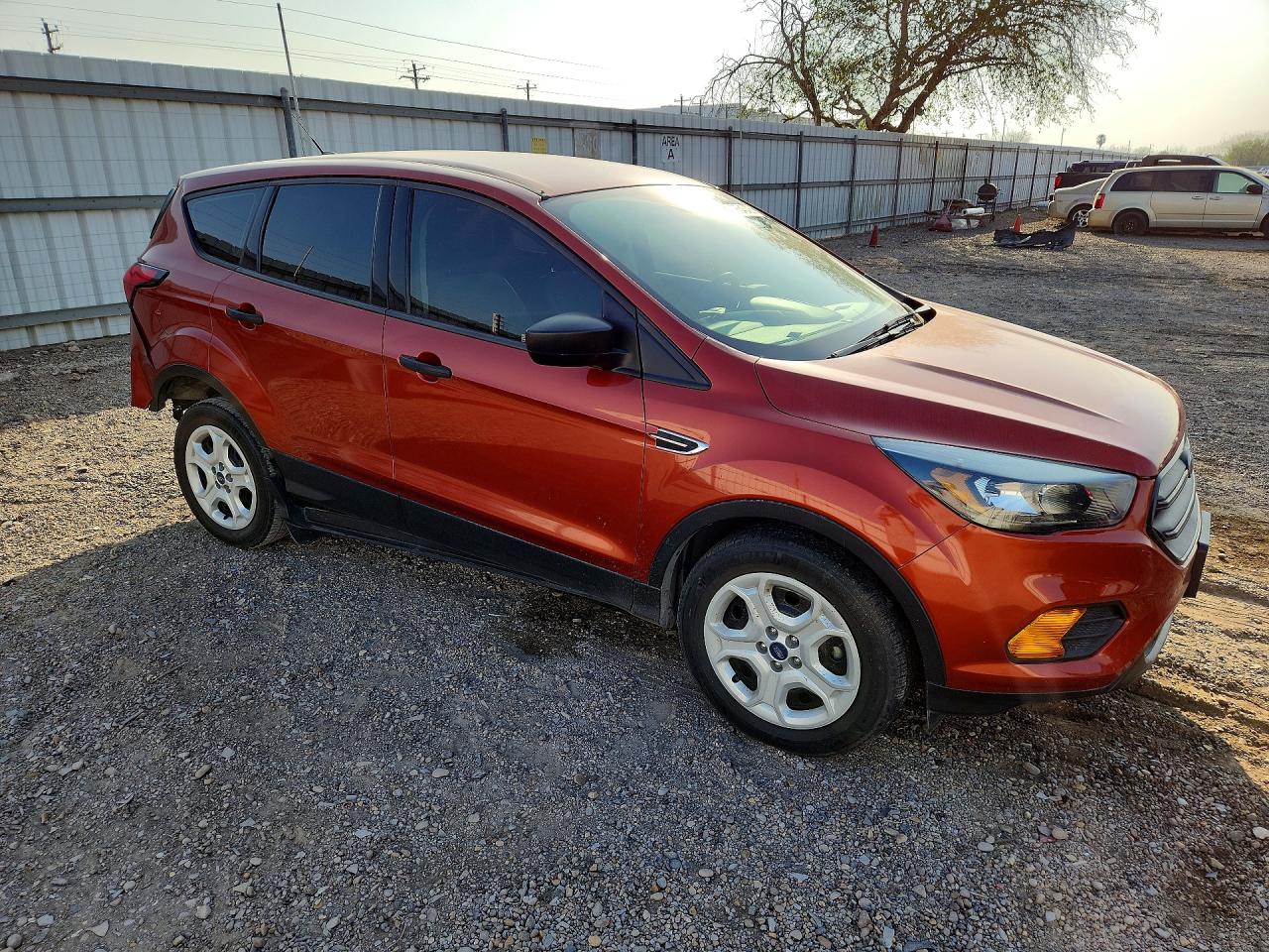2019 FORD ESCAPE S photo 4
