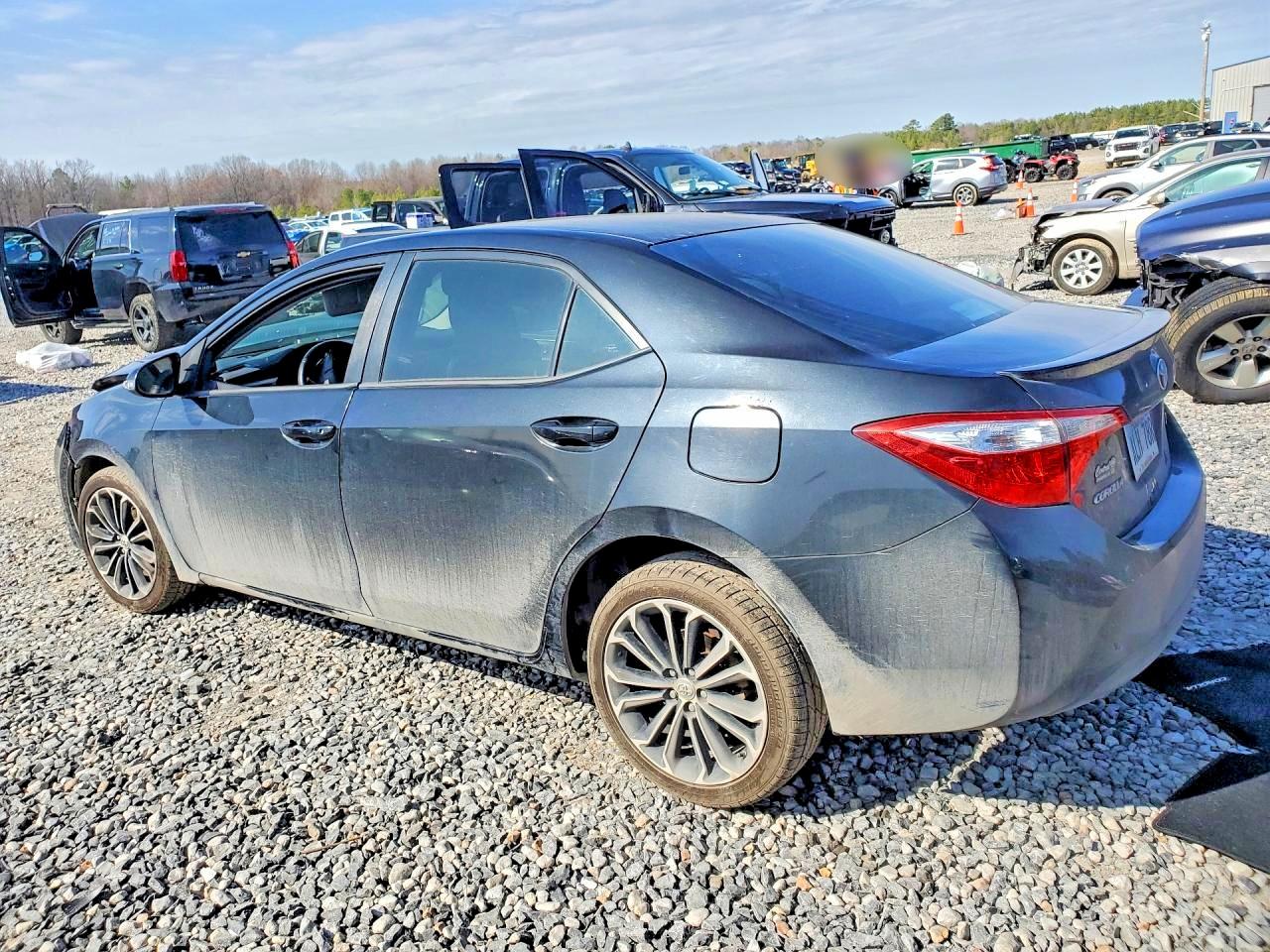2014 TOYOTA COROLLA photo 2