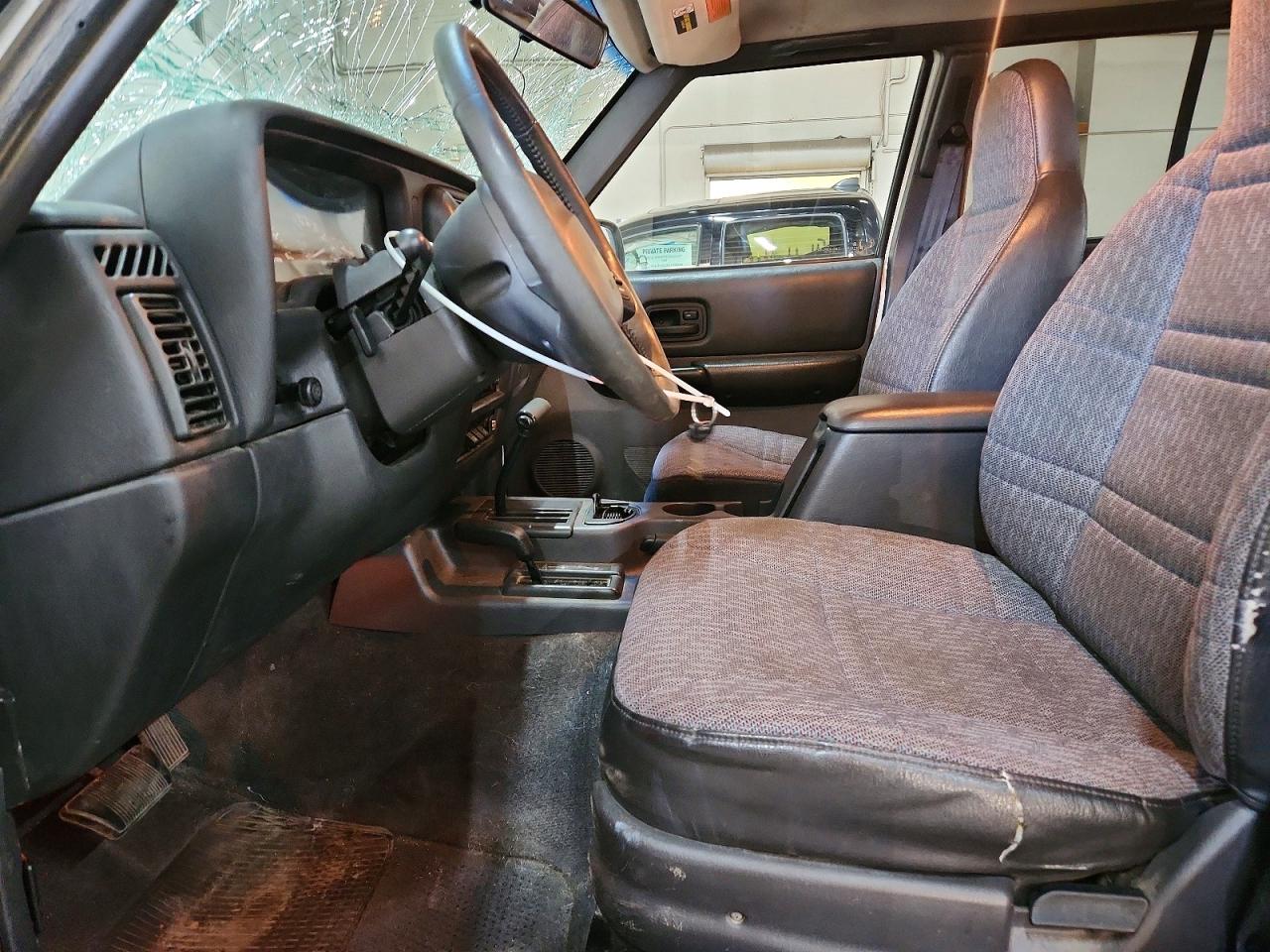 1999 JEEP CHEROKEE SPORT photo 19